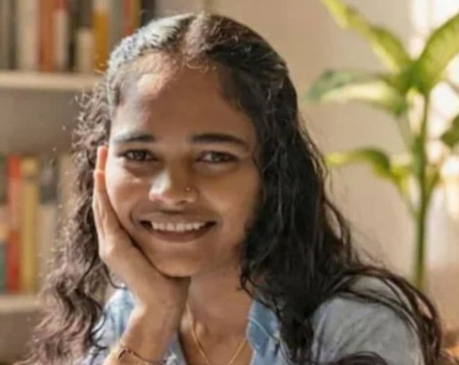 നിശ്ചയത്തിനുള്ള ഒരുക്കത്തിനിടെ യുവതി തൂങ്ങിമരിച്ച നിലയിൽ