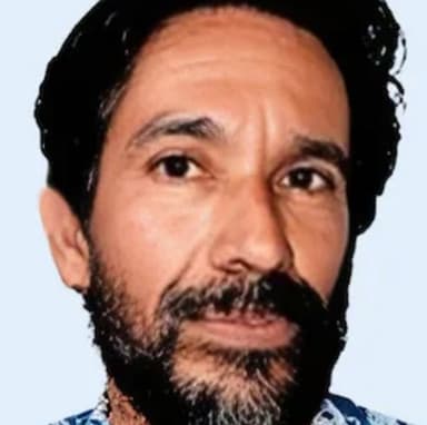 അപകടത്തിൽപ്പെട്ട യുവതിക്ക് നഗ്നത മറയ്ക്കാൻ ഉടുതുണി അഴിച്ചു നൽകി യുവാവ്