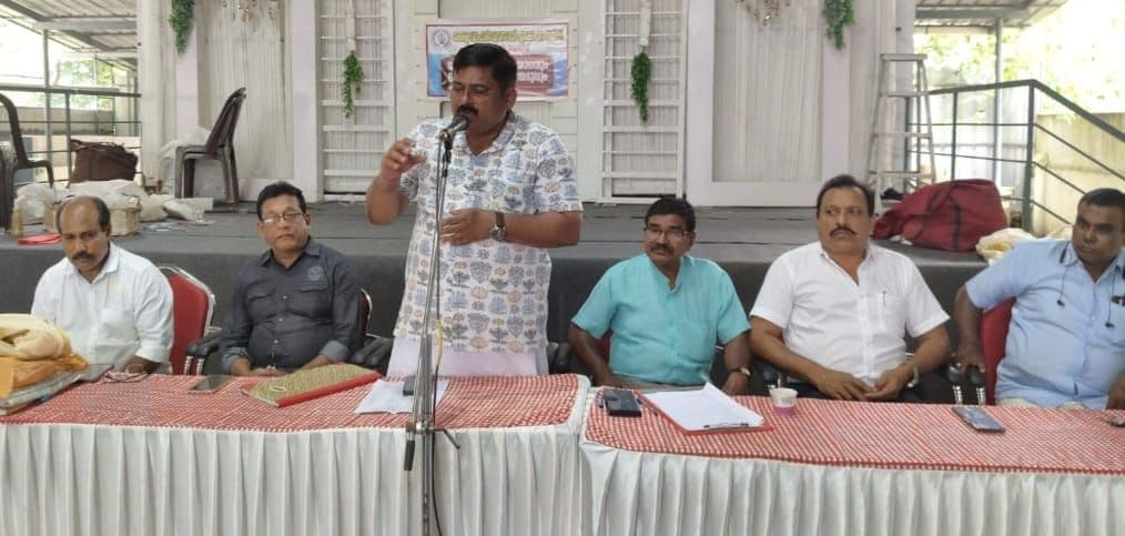 നഷ്ടപരിഹാര പാക്കേജ് പ്രഖ്യാപിക്കണം