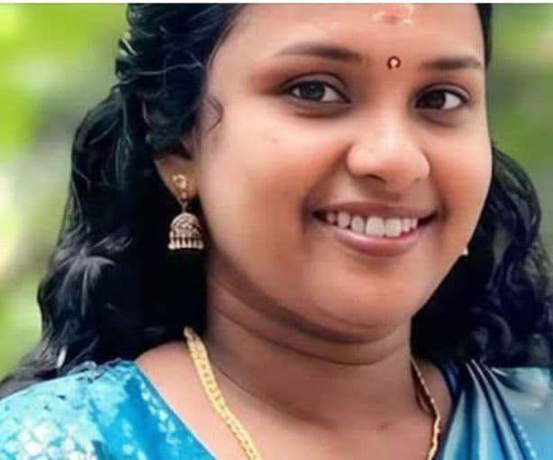 പാമ്പ് കടിയേറ്റ വീട്ടമ്മ മരിച്ചു