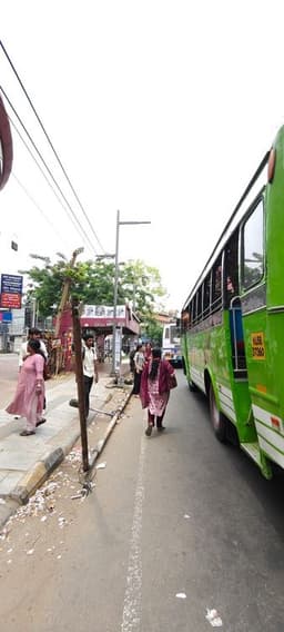 ആലുവയിൽ അപകടാവസ്ഥയിൽ വൈദ്യുതി പോസ്റ്റ്