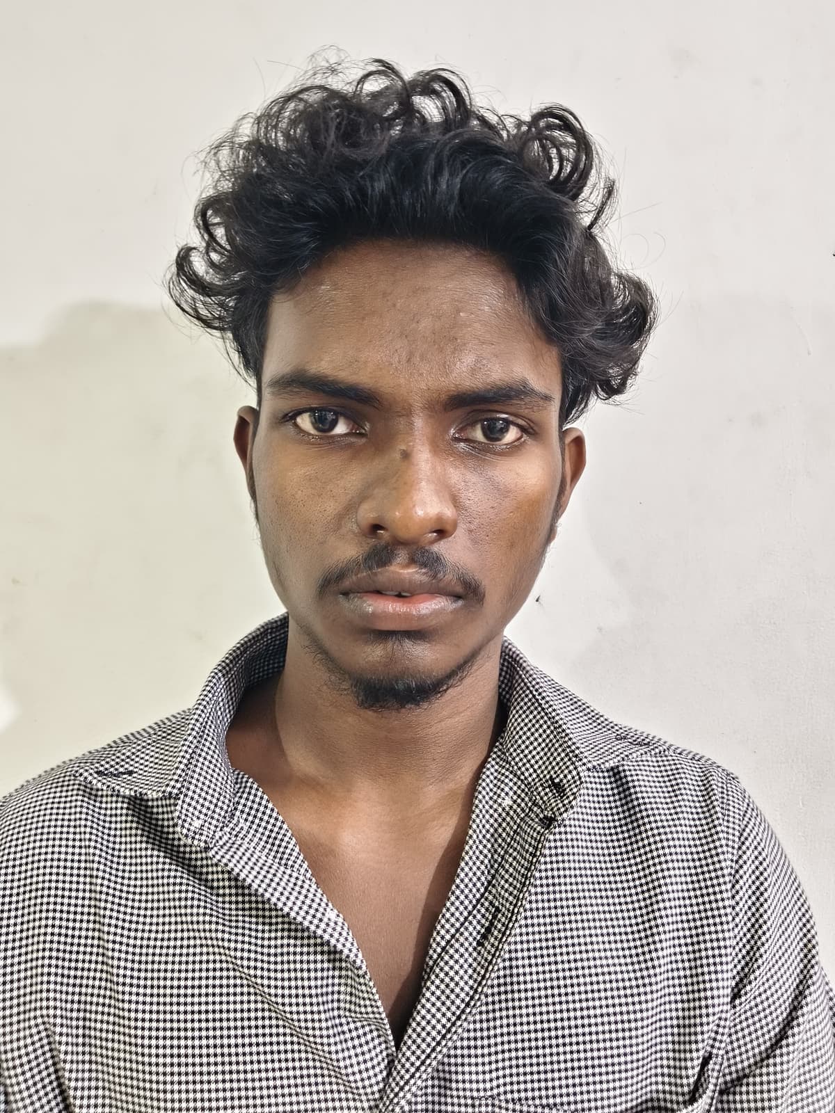 രാത്രി യുവതിയെ പിന്തുടർന്ന് അപമാനിക്കാൻ ശ്രമിച്ചവർ പിടിയിൽ